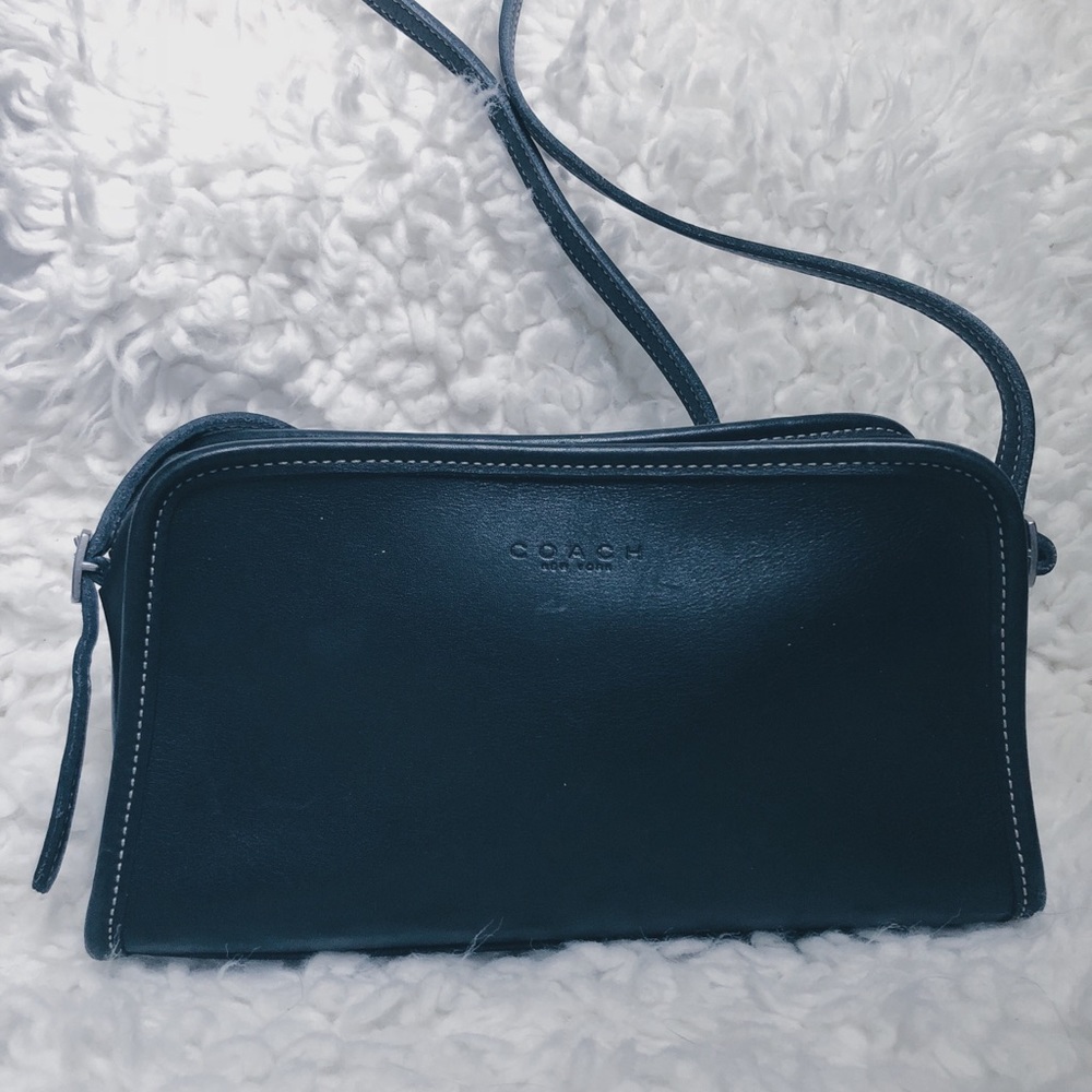 Vintage COACH blk leather cross body handbag 9138